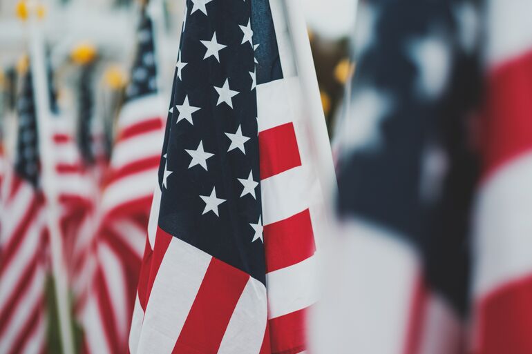 Row of United States flags - Cookiebot
